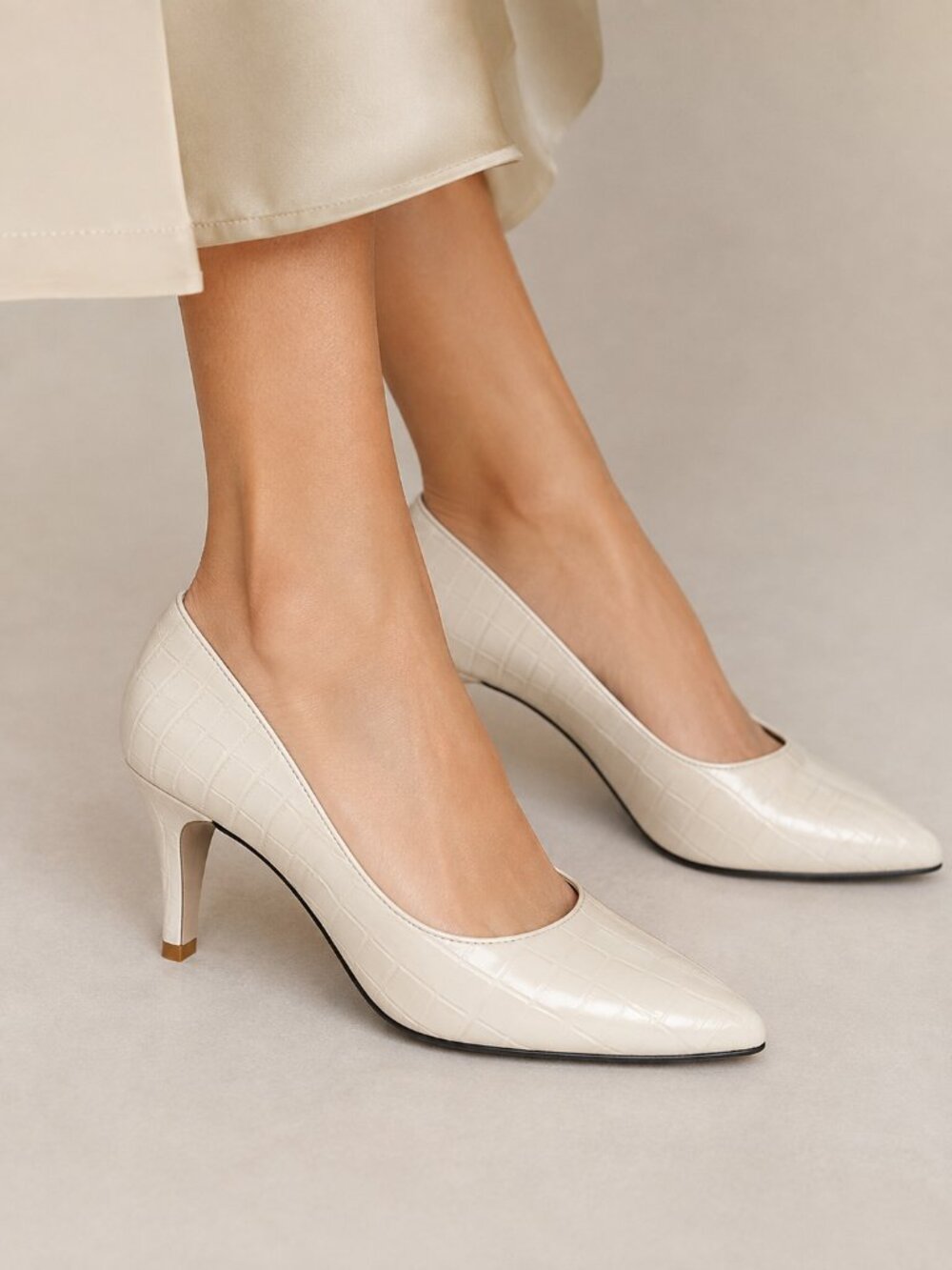 Burberry Vintage White Leather Pumps Heels Womens 5.5 Classic Preppy Luxury